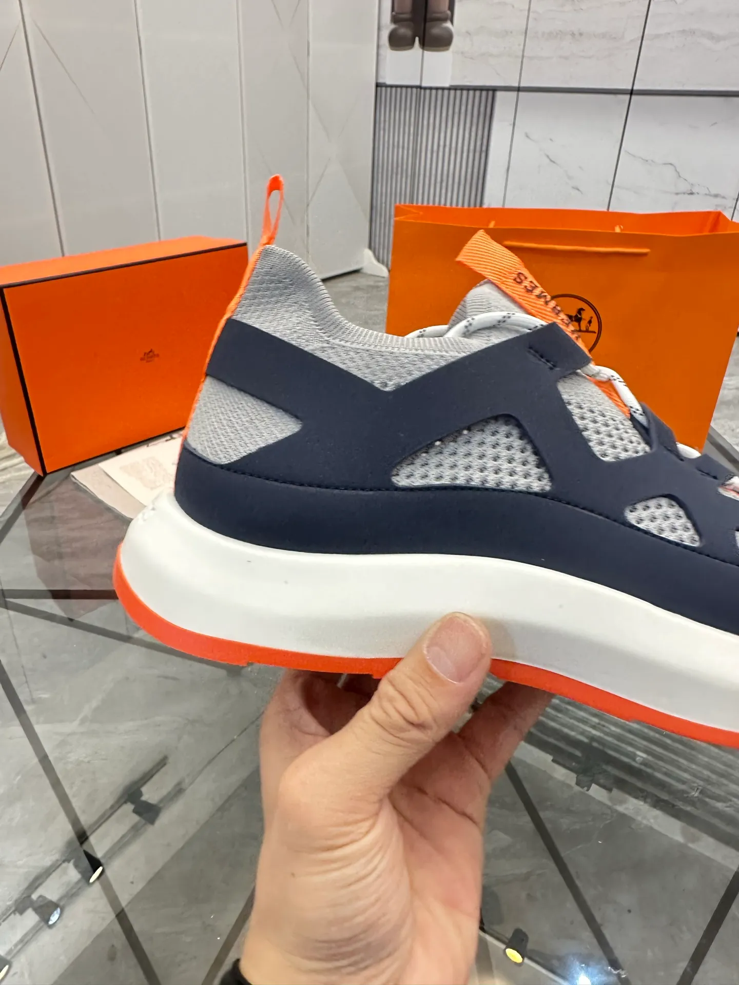 Men's shoes for sale 💰: 💰P660¥ High-end top quality Product trademark: Hermes *"Hermès*" low-top casual shoes Regular size: 38-45 (can be customized to 46) Product materials: upper imported first-layer cowhide stitched with original fabric, original rubber sheet, breathable lining, cowhide foot pads, original outsole. No.: 001